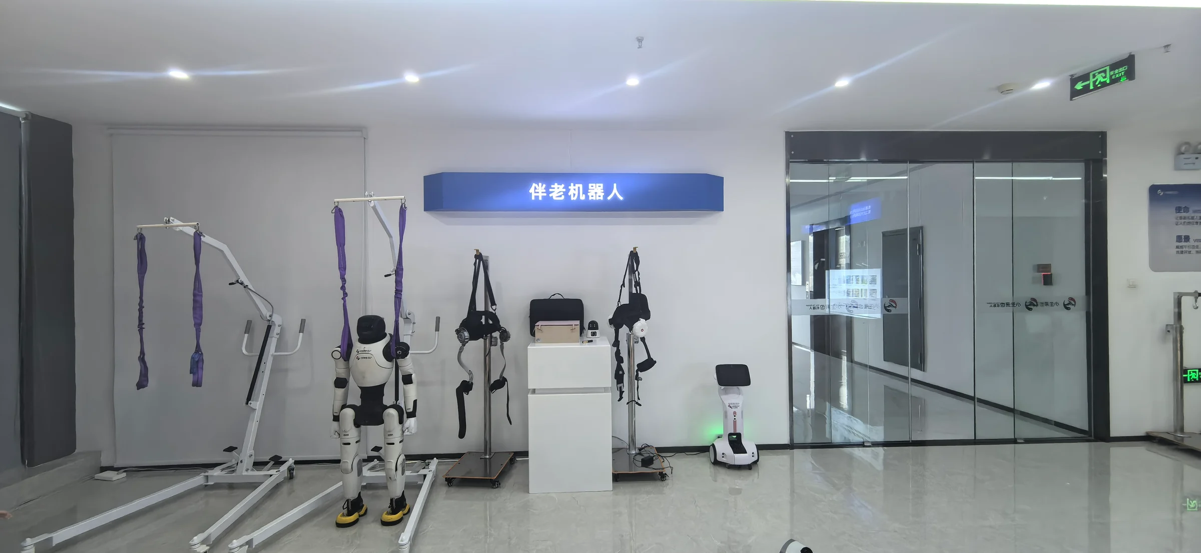 智千寻展厅机器人落地某企业展馆,打造数字化品牌展示新体验
